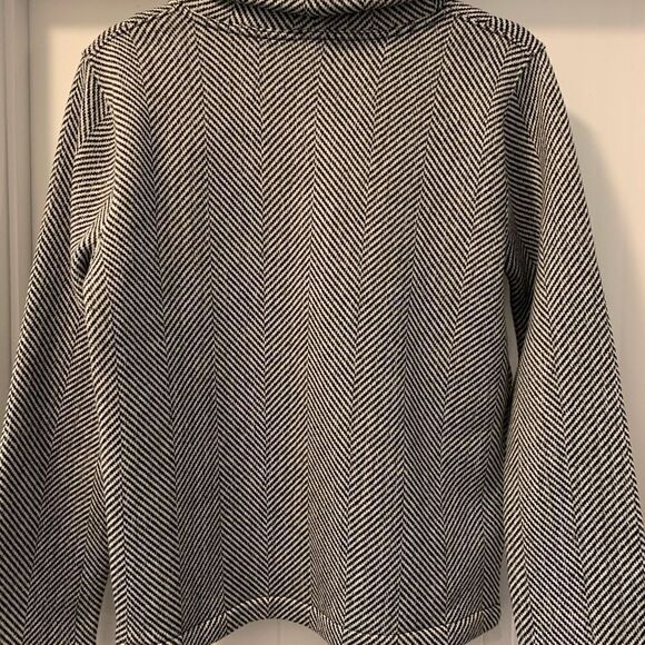 J. Crew Women’s Funnelneck Long Sleeve Pullover Top Size Medium - Picture 4 of 6